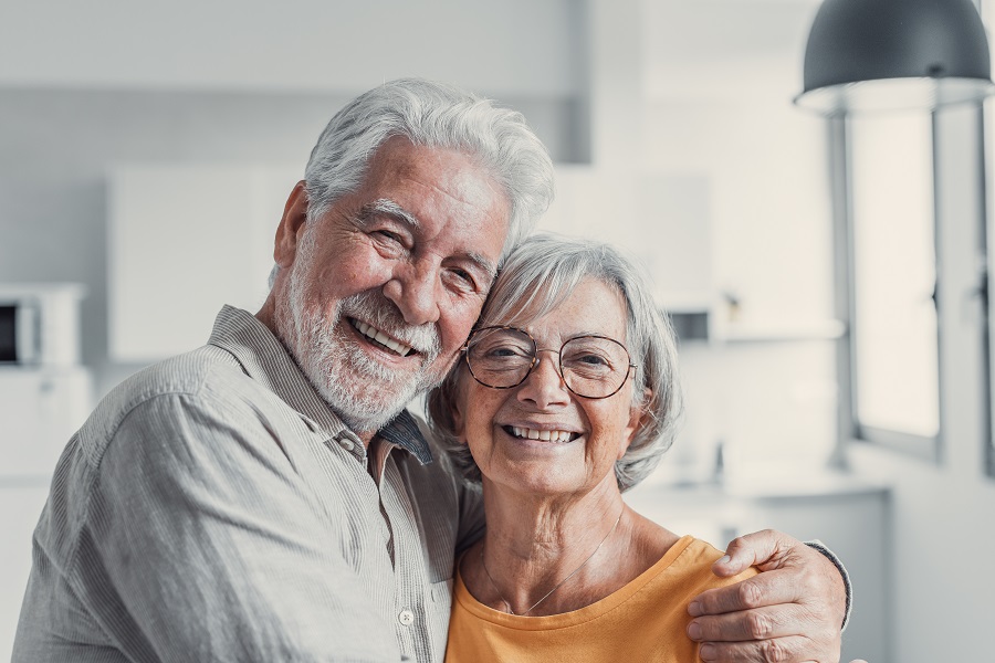 Denture Wearers’ Five Must-Know Tips for a Confidant Smile